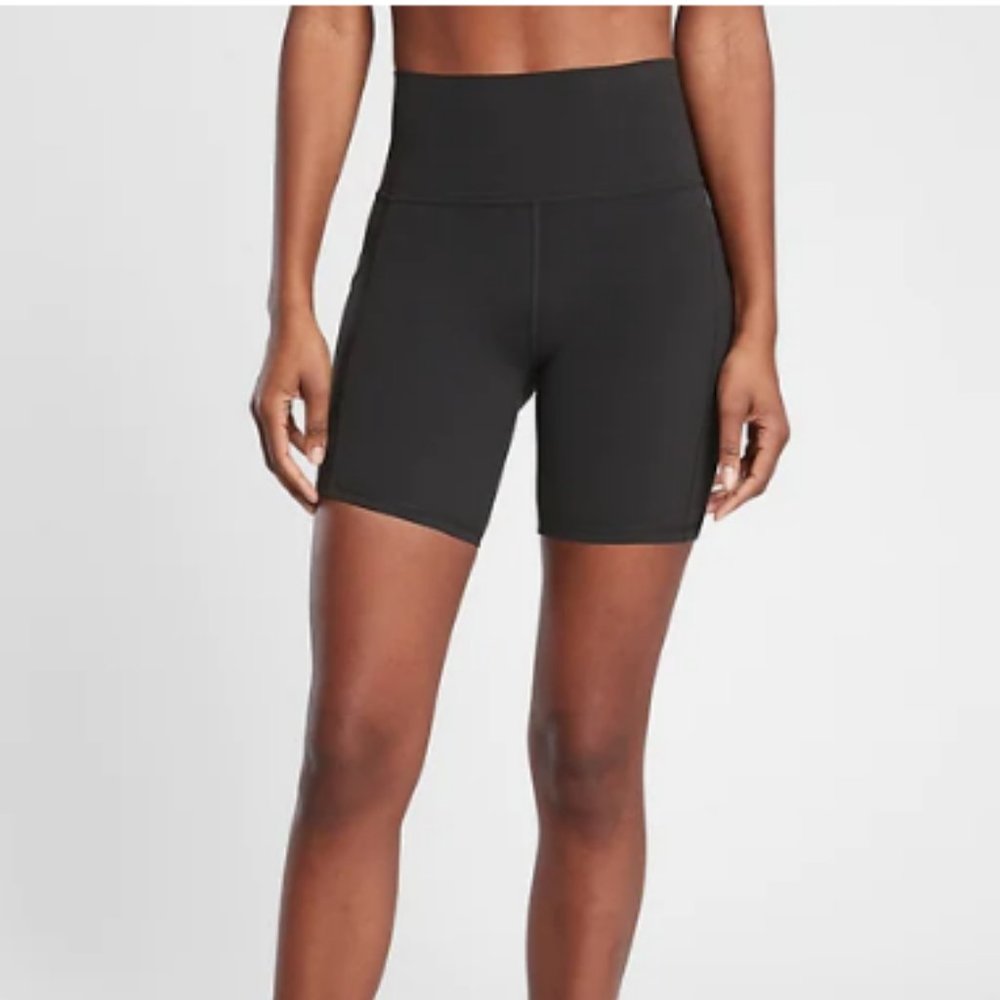 Athleta Salutation Stash Pocket II 7" Short